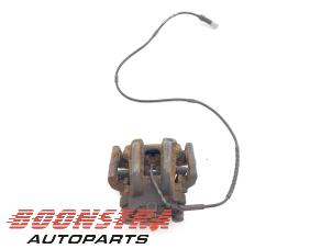 Used Rear brake calliper, right BMW 2 serie (F22) 220i 2.0 Turbo 16V Price € 24,95 Margin scheme offered by Boonstra Autoparts