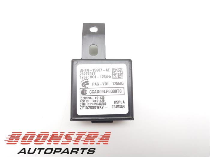 Używane Modul immobilizera Landrover Range Rover IV (LG) 4.4 SDV8 32V Cena € 24,95 Procedura marży oferowane przez Boonstra Autoparts