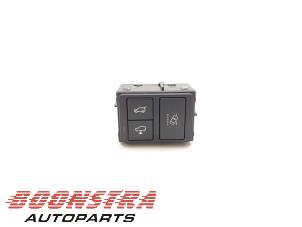Used Tailgate switch Landrover Range Rover IV (LG) 4.4 SDV8 32V Price € 24,95 Margin scheme offered by Boonstra Autoparts