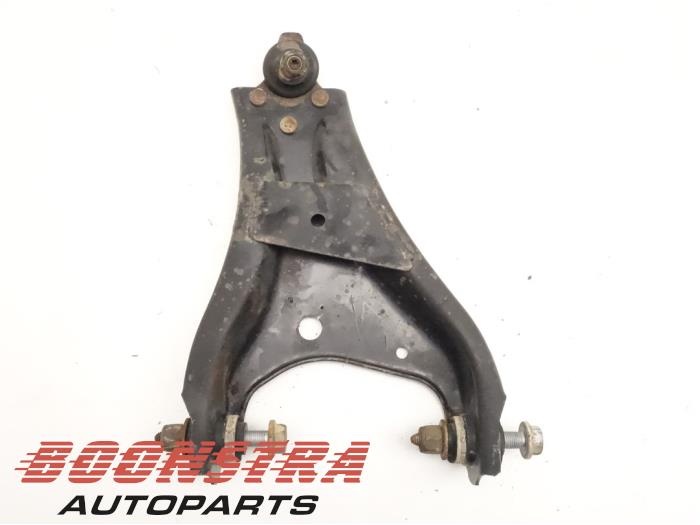 Front wishbone, right from a Dacia Duster (HS) 1.5 dCi 4x4 2014