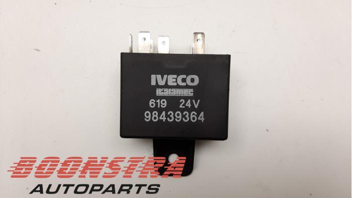 Używane Przekaznik Iveco Rózne Cena € 30,19 Z VAT oferowane przez Boonstra Autoparts