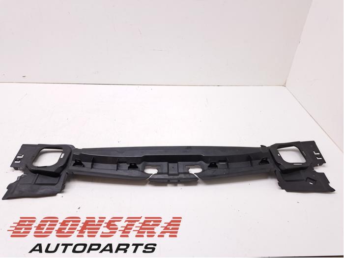 Begagnade Lufttratt BMW M8 Gran Coupe (F93) 4.4 Competition V8 32V Twin Turbo Pris € 24,95 Marginaltabell erbjuds av Boonstra Autoparts