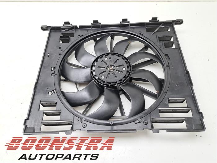 Cooling fans from a BMW M8 Gran Coupe (G16) M8 Competition 4.4i V8 32V 2021