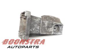Engine mount from a BMW 6 serie (E63) M6 V10 40V 2006