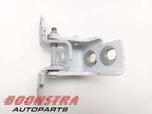 Used Rear door hinge, left Renault Clio IV Estate/Grandtour (7R) 1.5 Energy dCi 90 FAP Price € 24,95 Margin scheme offered by Boonstra Autoparts