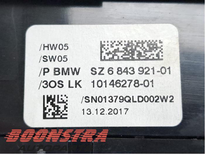 ESP Schalter van een BMW 5 serie (G30) 523i 2.0 TwinPower Turbo 16V 2018