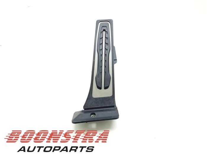 Accelerator pedal from a BMW 5 serie (G30) 523i 2.0 TwinPower Turbo 16V 2018