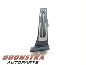 Used Accelerator pedal BMW 5 serie (G30) 523i 2.0 TwinPower Turbo 16V Price € 39,95 Margin scheme offered by Boonstra Autoparts