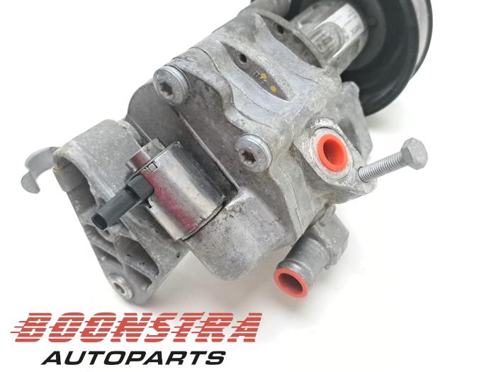 Power steering pump from a BMW X6 (E71/72) xDrive40d 3.0 24V 2010