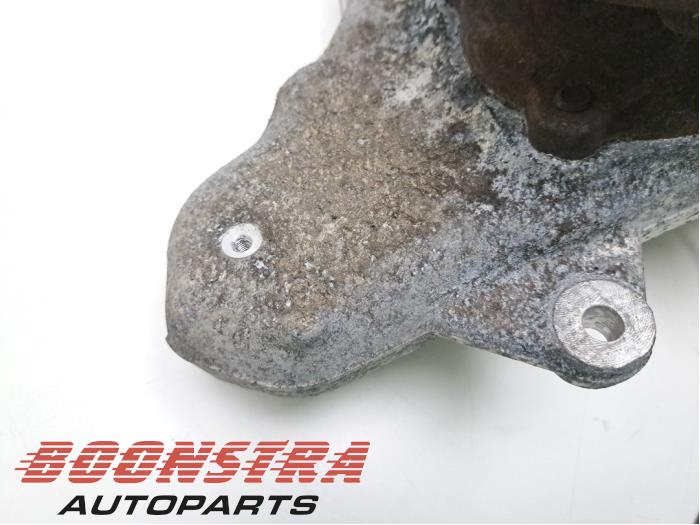 Knuckle, front left from a BMW X6 (E71/72) xDrive40d 3.0 24V 2010