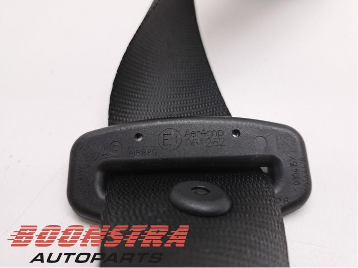 Front seatbelt, right from a BMW 2 serie (F22) 218i 1.5 TwinPower Turbo 12V 2015