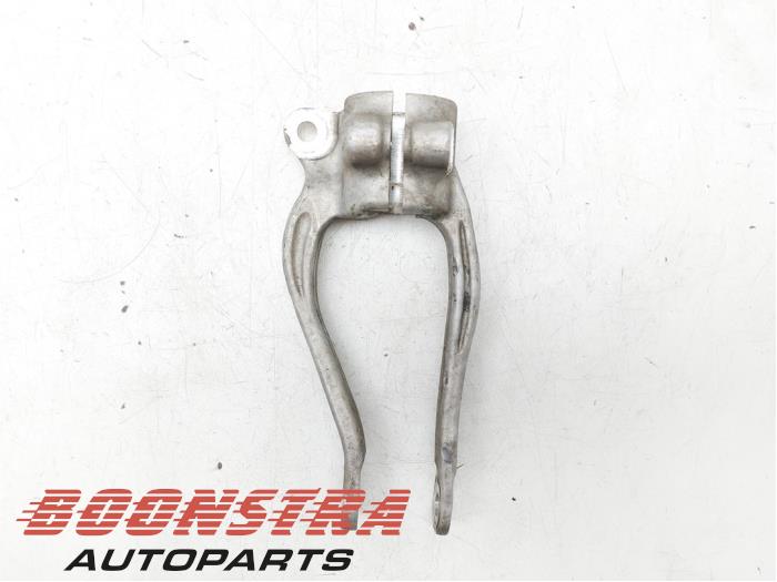 Lower shock bracket