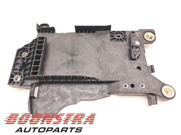 Begagnade Batterilåda Mini Mini (F55) 1.5 12V One D Pris € 24,95 Marginaltabell erbjuds av Boonstra Autoparts