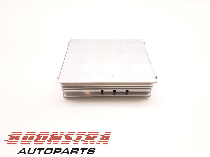 Voltage converter inverter