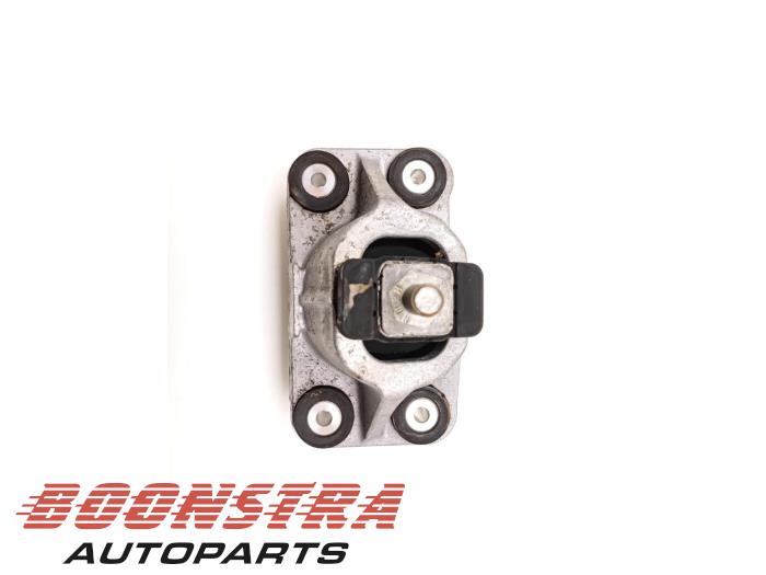 Used Engine mount Landrover Range Rover IV (LG) 4.4 SDV8 32V Price € 29,95 Margin scheme offered by Boonstra Autoparts