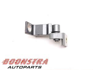 Used Rear door hinge, right Volkswagen Tiguan (AD1) 1.4 TSI 16V 4Motion Price € 24,95 Margin scheme offered by Boonstra Autoparts