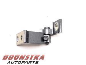 Used Rear door hinge, right Volkswagen Tiguan (AD1) 1.4 TSI 16V 4Motion Price € 24,95 Margin scheme offered by Boonstra Autoparts