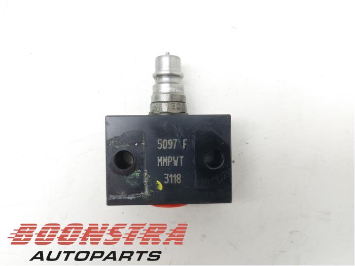 Usagé Divers Ferrari 599 GTB/GTO 6.0 V12 48V GTB Prix € 449,95 Règlement à la marge proposé par Boonstra Autoparts
