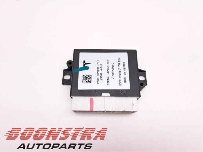 Usados Módulo de confort Tesla Model X 100D Precio € 69,95 Norma de margen ofrecido por Boonstra Autoparts