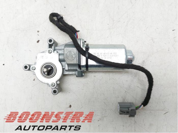 Używane Silnik szyberdachu Volvo V40 (MV) 1.5 T3 16V Geartronic Cena € 99,95 Procedura marży oferowane przez Boonstra Autoparts