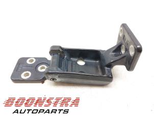 Used Rear door hinge, left Volkswagen Crafter 2.5 TDI 30/32/35/46/50 Price € 30,19 Inclusive VAT offered by Boonstra Autoparts