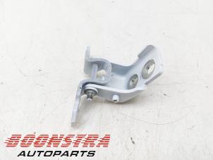 Used Rear door hinge, right Renault Clio IV Estate/Grandtour (7R) 1.5 Energy dCi 90 FAP Price € 24,95 Margin scheme offered by Boonstra Autoparts