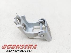 Used Rear door hinge, right Renault Clio IV Estate/Grandtour (7R) 1.5 Energy dCi 90 FAP Price € 24,95 Margin scheme offered by Boonstra Autoparts