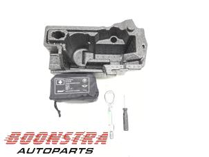 Used Tool set BMW 5 serie Touring (G31) 530e xDrive 2.0 Turbo 16V Price € 74,95 Margin scheme offered by Boonstra Autoparts