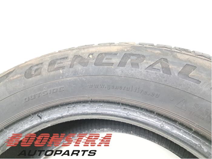 Tyre from a Suzuki SX4 (EY/GY) 1.6 16V VVT Comfort,Exclusive Autom.