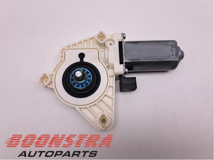 Usados Motor de ventanilla de puerta Audi Q5 (FYB/FYG) 3.0 TDI V6 24V Quattro Precio € 24,95 Norma de margen ofrecido por Boonstra Autoparts