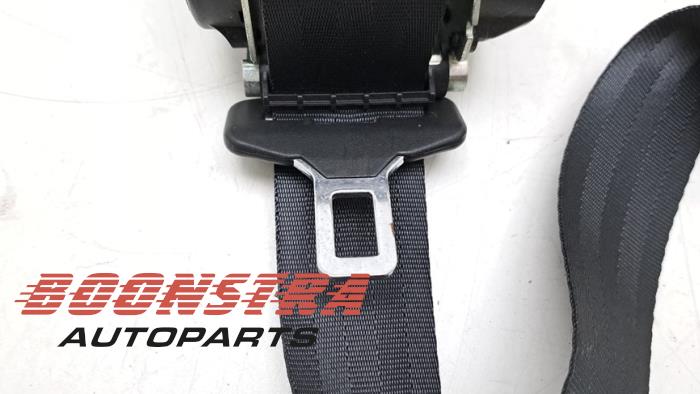 Rear seatbelt, right from a Peugeot 508 SW (8E/8U) 1.6 BlueHDI 120 2016