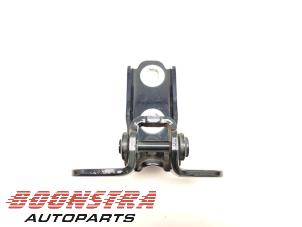 Used Rear door hinge, right Opel Astra K Sports Tourer 1.0 Turbo 12V Price € 24,95 Margin scheme offered by Boonstra Autoparts