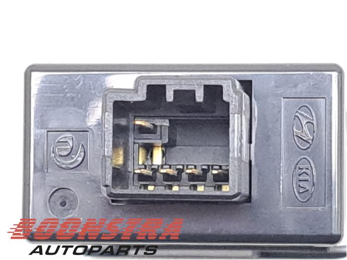 Interruptor de un Kia Rio III (UB) 1.1 CRDi VGT 12V 2015
