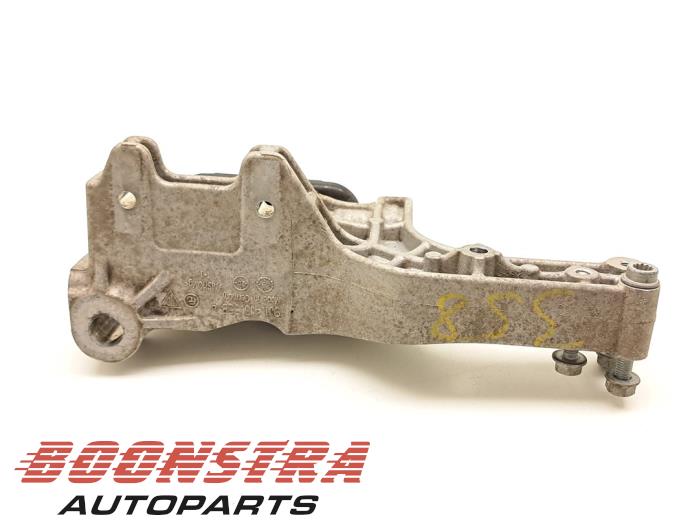 Motorlager van een Porsche Taycan (Y1A) 4S 2020