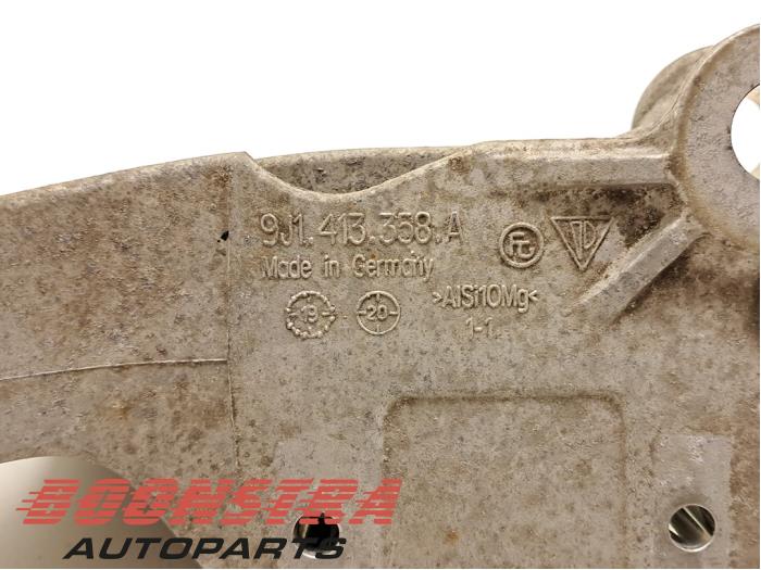 Motorlager van een Porsche Taycan (Y1A) 4S 2020