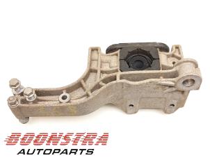 Motorlager van een Porsche Taycan (Y1A) 4S 2020