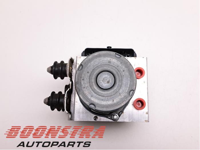 Bloc ABS d'un Porsche Taycan (Y1A) 4S 2020