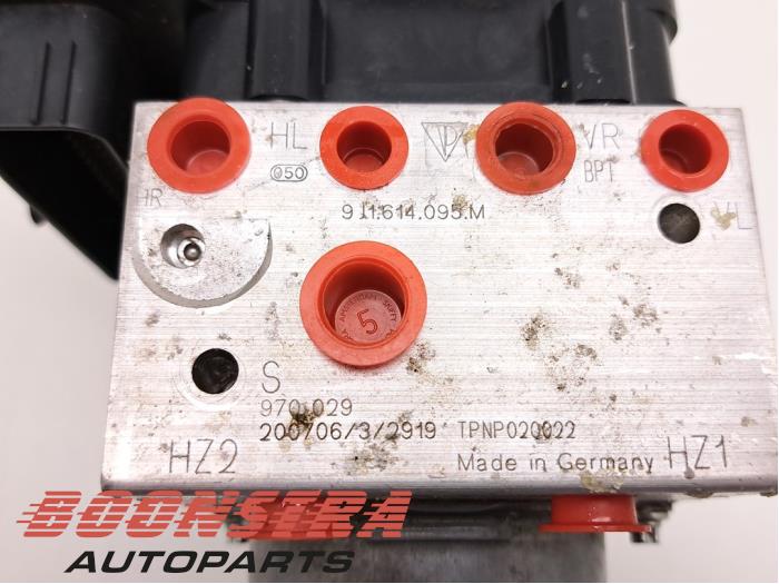 Bloc ABS d'un Porsche Taycan (Y1A) 4S 2020