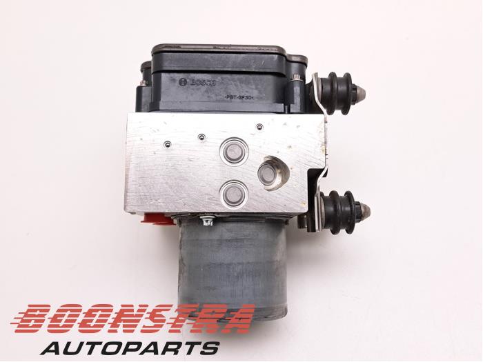 Bloc ABS d'un Porsche Taycan (Y1A) 4S 2020