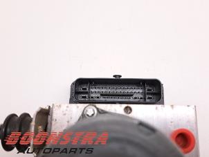 Bloc ABS d'un Porsche Taycan (Y1A) 4S 2020