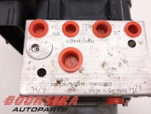 Bloc ABS d'un Porsche Taycan (Y1A) 4S 2020