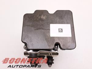 Bloc ABS d'un Porsche Taycan (Y1A) 4S 2020