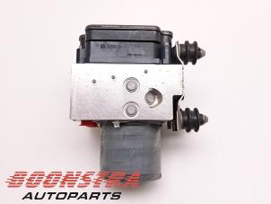 Bloc ABS d'un Porsche Taycan (Y1A) 4S 2020