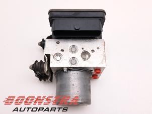 Bloc ABS d'un Porsche Taycan (Y1A) 4S 2020
