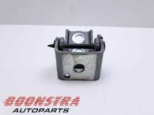 Used Front door hinge, right Peugeot 2008 (CU) 1.2 12V e-THP PureTech 110 Price € 29,95 Margin scheme offered by Boonstra Autoparts