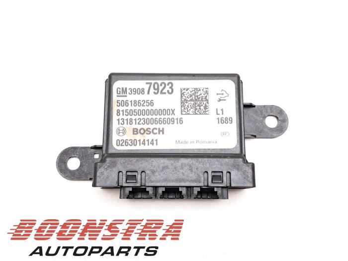 Begagnade PDC-modul Opel Zafira Tourer (P12) 1.6 16V CNG ecoFLEX Turbo Pris € 24,95 Marginaltabell erbjuds av Boonstra Autoparts