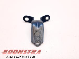 Used Rear door hinge, right Hyundai i40 CW (VFC) 1.7 CRDi 16V Price € 24,95 Margin scheme offered by Boonstra Autoparts