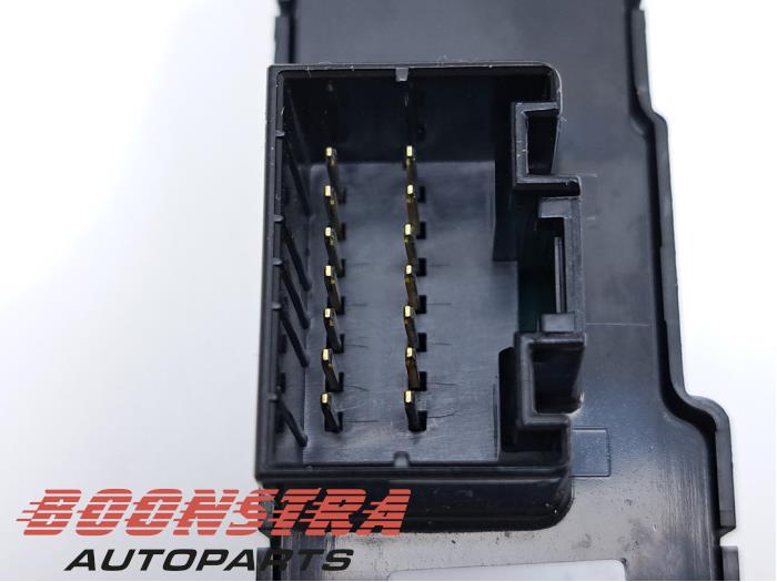 Interruptor de calefactor de asiento de un Hyundai i40 CW (VFC) 1.7 CRDi 16V 2014