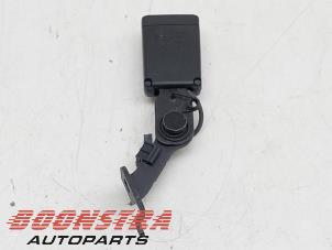 Used Rear seatbelt buckle, left BMW 5 serie Touring (G31) 530e xDrive 2.0 Turbo 16V Price € 24,95 Margin scheme offered by Boonstra Autoparts