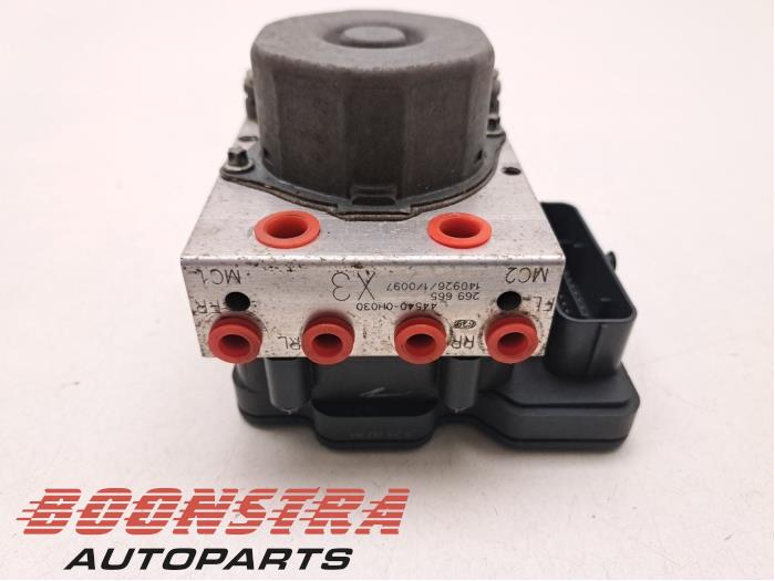 Begagnade ABS-pump Peugeot 108 1.0 12V Pris € 24,95 Marginaltabell erbjuds av Boonstra Autoparts